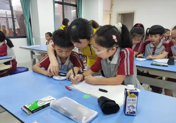 县城北篁胜小学开展太空种子种植科普活动.jpg